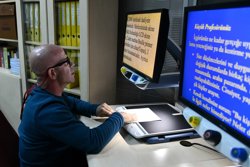 GÖRME ENGELLİLERİN TEKNOLOJİYE ERİŞİM NOKTASI: GÖRME ENGELLİLER EĞİTİM VE TEKNOLOJİ MERKEZİ