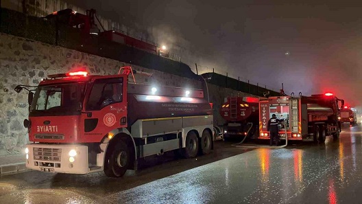 Gaziantep’te Mobilya Fabrikasında Korkutan Yangın: 33 Araç, 72 Personelle Müdahale