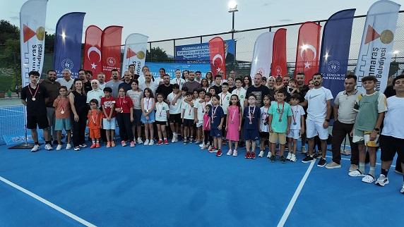 15 Temmuz Spor Vadisi’nde Ödüllü Tenis Turnuvasında Şampiyonlar Belli Oldu