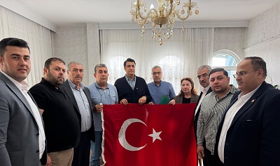 BAŞKAN YILMAZ’DAN ŞEHİT AİLELERİNE VEFA ZİYARETİ  YILMAZ: “ŞEHİTLERİMİZİN EMANETLERİ BAŞIMIZIN TACIDIR”