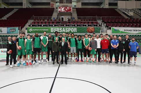  Şadi Özdemir Bursaspor Basketbol Takımı’nı antrenmanda izledi