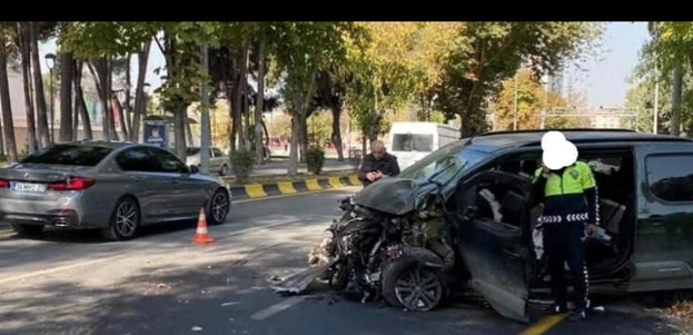 bir sürücü direksiyon başında kalp krizi geçirerek hayatını kaybetti.