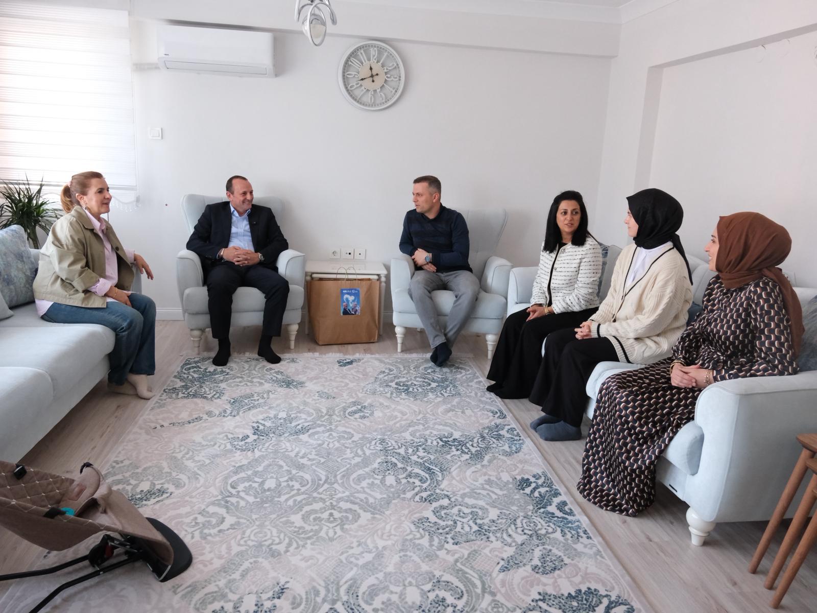 Başkan Yele’den En Minik Yüreklere Sürpriz 