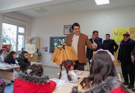 BAŞKAN YILMAZ ÖĞRENCİLERİN KARNE SEVİNCİNE ORTAK OLDU YILMAZ: “ÖĞRENCİLERİMİZİN HER ZAMAN YANINDAYIZ”