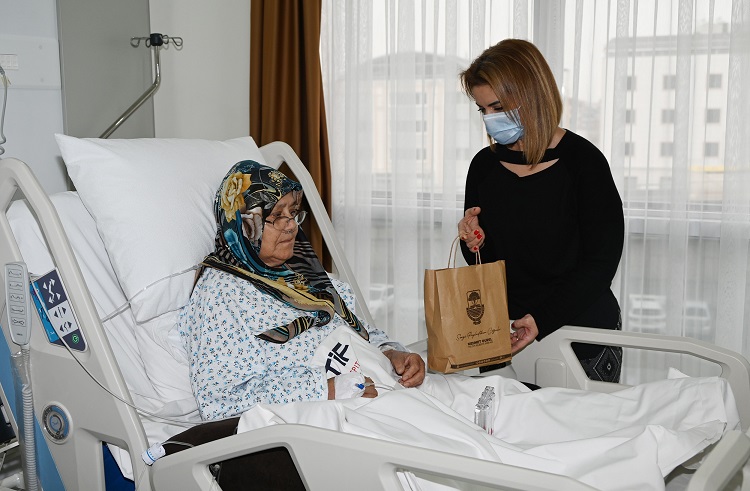 YALOVA BELEDİYESİ’NDEN YILIN İLK HASTANE ZİYARETLERİ