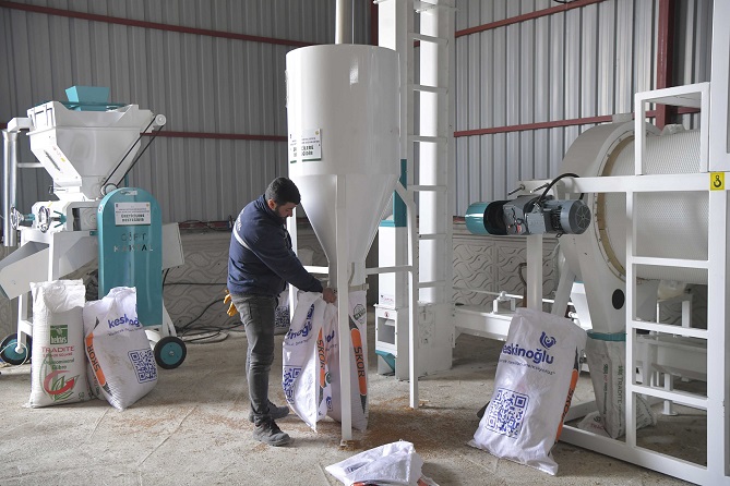 ABB’DEN POLATLI UZUNBEYLİ’YE TOHUM ELEME VE YEM EZME TESİSİ