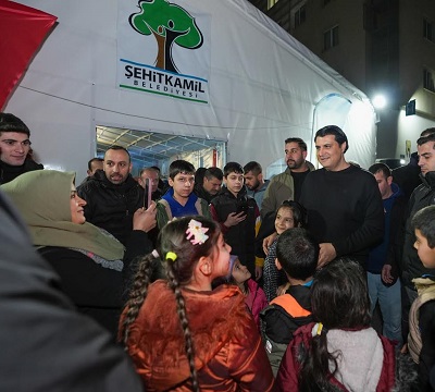 ŞEHİTKAMİL’DE İFTAR SOFRALARI GÖNÜLLERİ BİRLEŞTİRİYOR  YILMAZ: “HER GÜN 15 BİN KİŞİYLE İFTAR YAPIYORUZ”