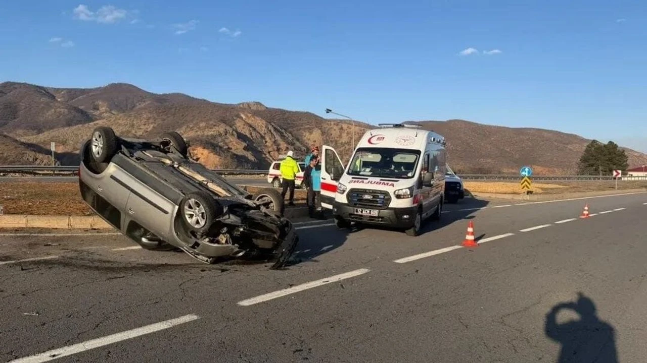 Bingöl'de otomobilin takla atması sonucu meydana gelen trafik kazasında 2 kişi yaralandı.
