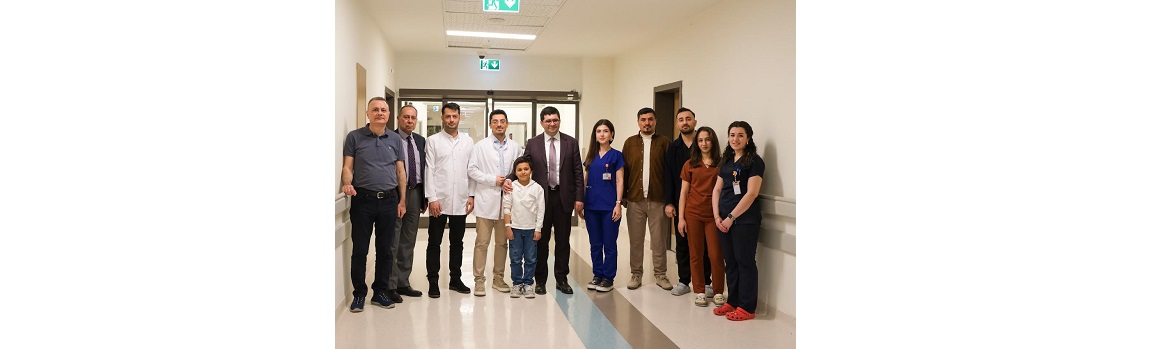 Gaziantep Şehir Hastanesi’nde Mikrocerrahi Başarı, Adımlar Yeniden Özgürleşiyor; 8 Yaşındaki Hasta Yeniden Yürüyüp Koşabiliyor