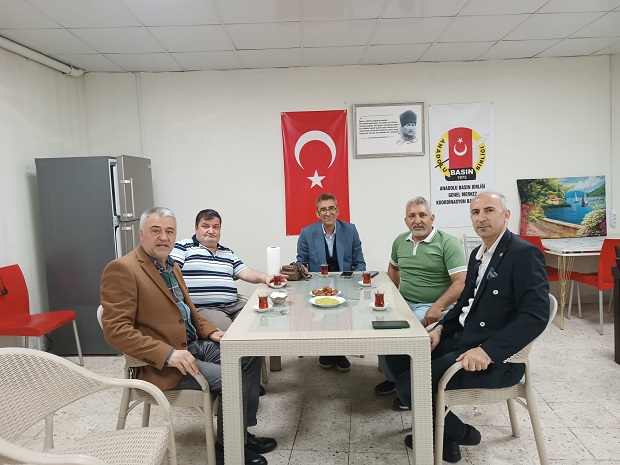  Bir Lokmada Vefa, Bir Sofrada Kardeşlik: Gazetecilerden Anlamlı Buluşma