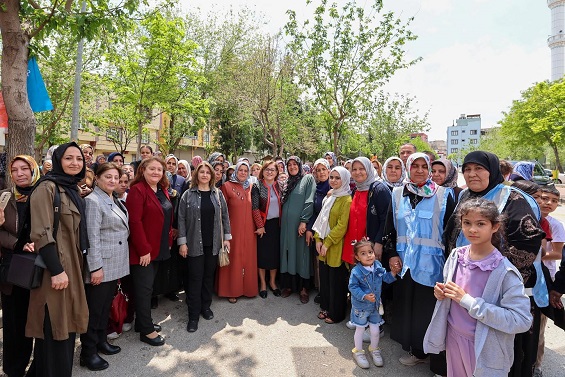 BAŞKAN FATMA ŞAHİN, 25 ARALIK MAHALLESİ SAKİNLERİYLE BAYRAMLAŞTI