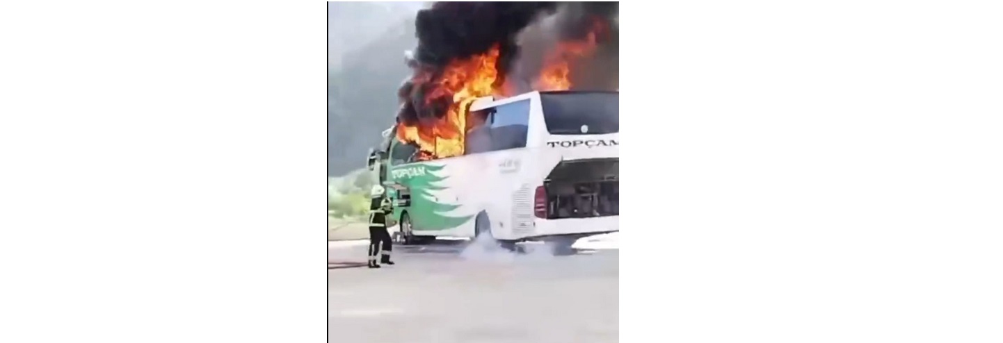   Amasya Otogarı'nda Yolcu Otobüsü Alevlere Teslim Oldu