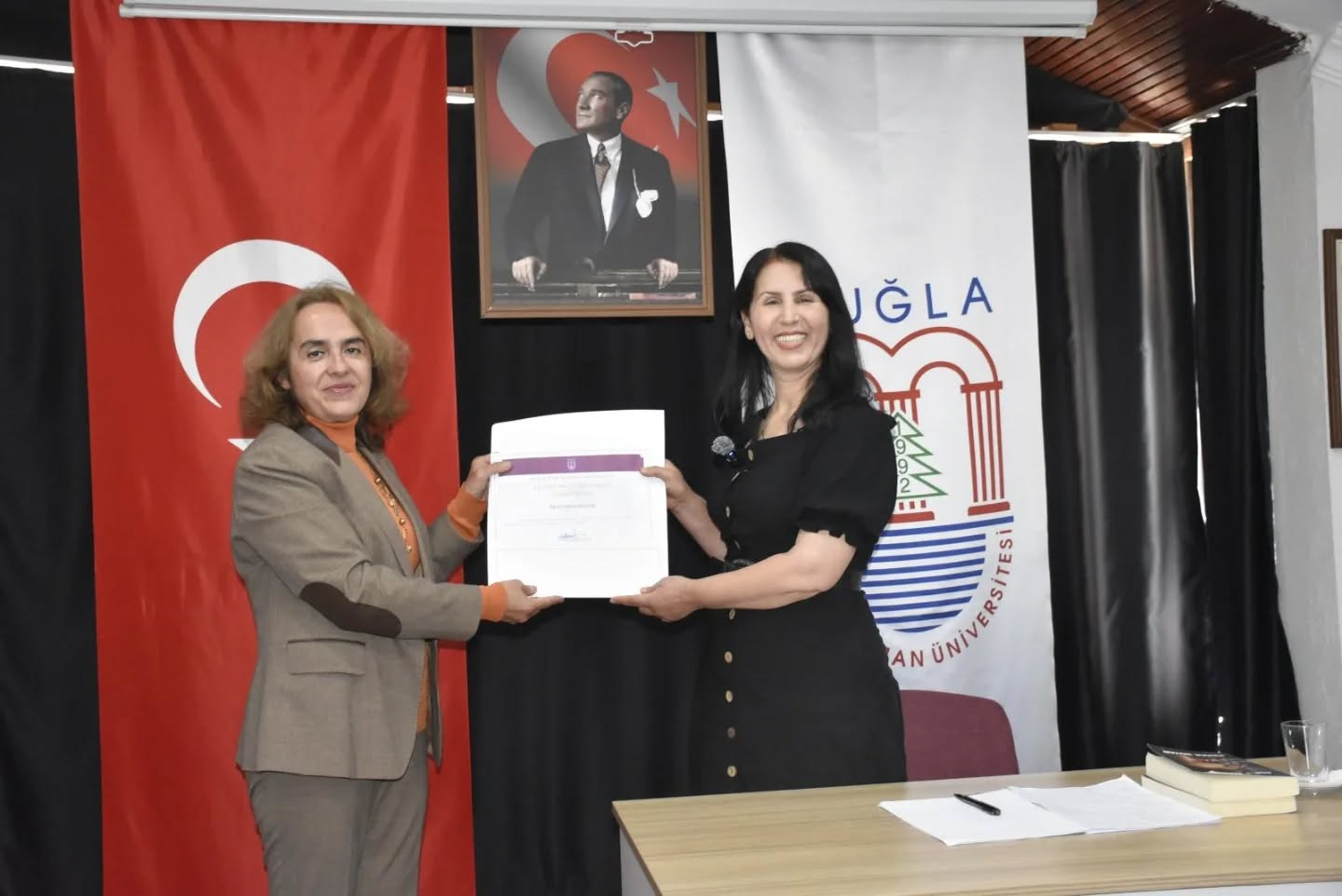 Köyceğiz’de Yazar Noyan, Yüksekokul öğrencileri ile söyleşi gerçekleştirdi