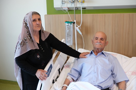 Gaziantep Şehir Hastanesi’nde İleri Karaciğer Cerrahisinde Önemli Başarı 13 Santimetrelik Karaciğer Tümörü, 8 Haftaya Yayılan Tedavi Süreci ve 10 Saatlik Ameliyatla Başarıyla Çıkarıldı