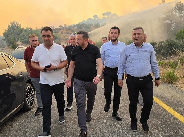  AK Parti Balıkesir Teşkilatı Yangın Bölgesinde: İl Başkanı Mehmet Aydemir Çalışmaları Yerinde Takip Etti