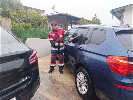 Belen’de Araçta Kilitli Kalan Bebek İtfaiye Ekiplerince Kurtarıldı