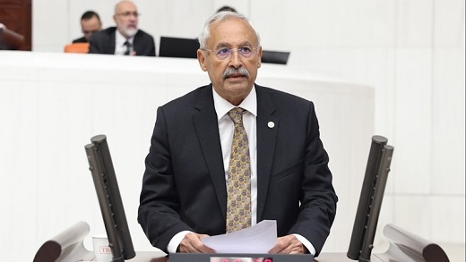 CHP’Lİ İRFAN KAPLAN HAVUZDA RAHATSIZLANDI: ANKARA’YA SEVK EDİLDİ
