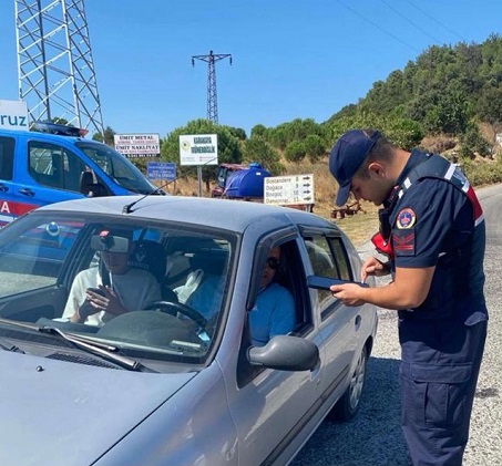 BAYRAMİÇ’TE KAÇAKÇILIK OPERASYONU: ALKOL VE TABANCA ELE GEÇİRİLDİ