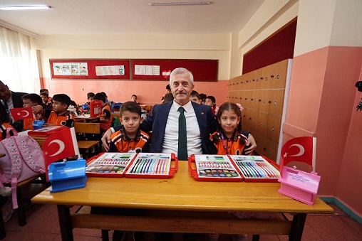 ŞAHİNBEY BELEDİYESİN’DEN ÖĞRENCİLERE EĞİTİM YILI HEDİYESİ