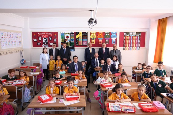 BAŞKAN YILMAZ VE MİLLETVEKİLİ GÜL ÖĞRENCİLERLE BİR ARAYA GELDİ