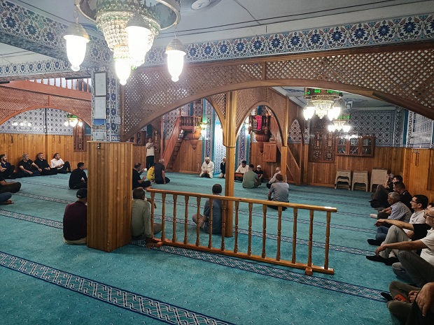 BAŞKAN DUYSAK, ANNE VE BABASININ ANISINA ÇIKSORUT CAMİİ’NDE MEVLİD-İ ŞERİF OKUTTU