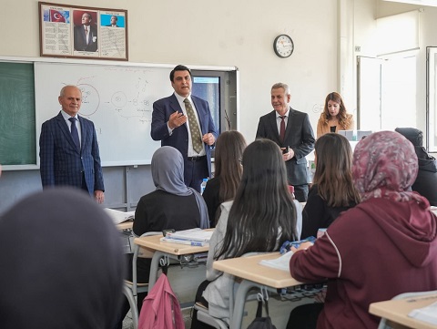 BAŞKAN YILMAZ’DAN ÜNİVERSİTE ÖĞRENCİLERİNE BÜYÜK DESTEK ÜNİVERSİTELİ ÖĞRENCİLERE 200 MİLYON TL