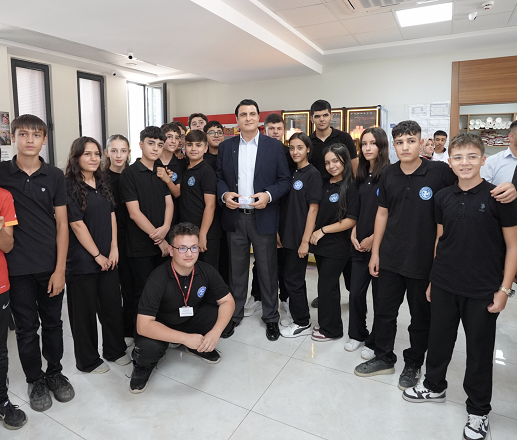 BAŞKAN YILMAZ’DAN BİR DESTEK DE LİSELİ ÖĞRENCİLERE