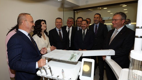 İçişleri Bakan Yardımcısı Bülent Turan, Çanakkale'de merkez ilçede bir diyetisyen merkezinin, Biga'da ise bir ağız ve diş sağlığı merkezinin açılışına katıldı.