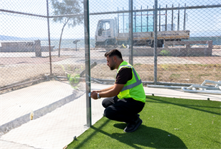 Ekim ayı içinde İzmirlilerin kullanımına sunulacak Bostanlı’daki iki padel kortunda sona doğru