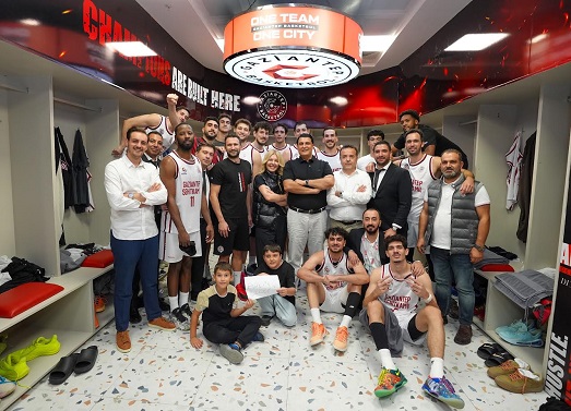KIRMIZI SİYAHLILAR, YALOVA HAREMSPOR’U 70-67’LİK SKORLA GEÇTİ