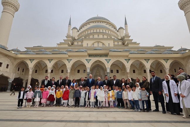 TBMM BAŞKANI NUMAN KURTULMUŞ ŞAHİNBEY MİLLET CAMİİ’Nİ ZİYARET ETTİ