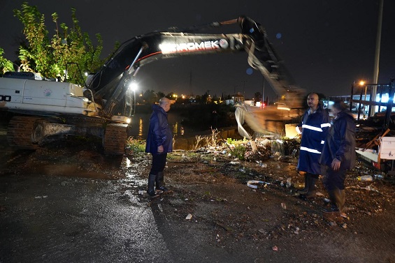 Kepez’de sağanak seferberliği: 101 ihbara anında müdahale