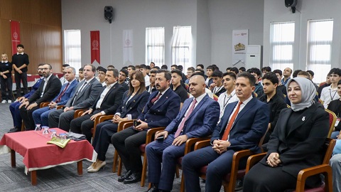 "MAZİDEN ATİYE ÇANAKKALE" PROJESİ KAPSAMINDA, "ÇANAKKALE'DEN 15 TEMMUZ'A: BAĞIMSIZLIK MÜCADELESİ VE ŞEHADET RUHU" TEMALI PROGRAMIN 5. GRUP AÇILIŞI GERÇEKLEŞTİRİLDİ