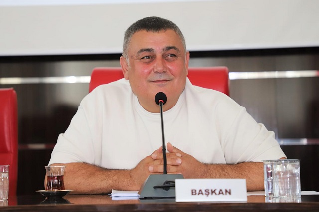 Aksu Belediye Başkanı İsa Yıldırım, Kurban Bayramı ve Babalar Günü nedeniyle bir mesaj yayımladı.