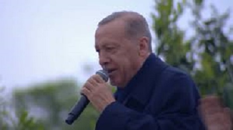  Cumhurbaşkanı Recep Tayyip Erdoğan, oy sayımı devam ederken İstanbul Üsküdar Kısıklı’da toplanan vatandaşlara hitap etti.