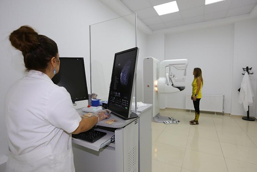  Gaziantep Büyükşehir Belediyesi (GBB) 2016’da hizmete aldığı Mobil Mamografi Aracı ile yaklaşık 16 bin kişinin kanser taramasını yaptı.