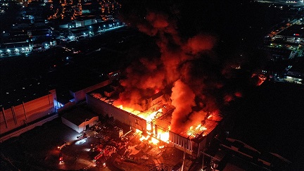 Bursa’da bir tekstil fabrikasında çıkan yangın yaklaşık 11 saatlik çalışmanın ardından kontrol altına alındı.
