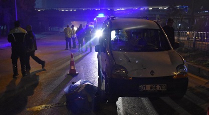 Adana’da otomobil ve hafif ticari aracın çarpması sonucu bir kişinin öldüğü kazada ağır yaralanan kadın da hastanede hayatını kaybetti.