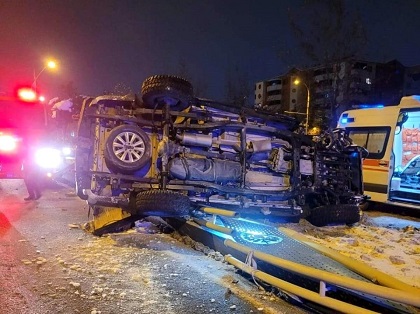 Malatya’da iki aracın karıştığı feci kazada 1’i ağır 2 kişi yaralandı.