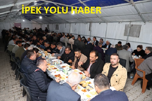       Başkan Böcek Gaziantep’te depremzedelerle iftar yaptı