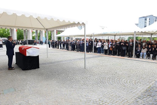  Cumhuriyet Halk Partisi 23. Dönem Bursa Milletvekili Abdullah Özer, Nilüfer Belediyesi Halk Evi önünde düzenlenen törende son yolculuğuna uğurlandı.