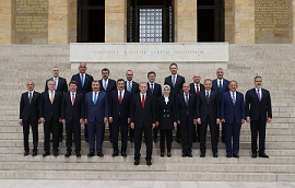 Cumhurbaşkanımız Recep Tayyip Erdoğan ve yeni kabine üyeleri bugün gerçekleştirilecek ilk toplantı öncesi Anıtkabir’i ziyaret etti 