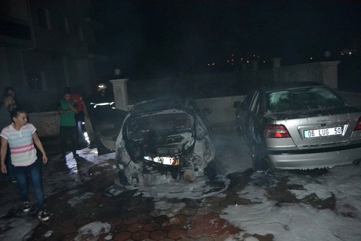 Adana'da Park Halindeki Otomobillerin Yakılarak Kundaklandı İddiası