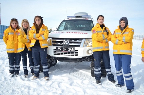 Erzurum İl Sağlık Müdürlüğü Ekipleri Şifa Dağıtıyor
