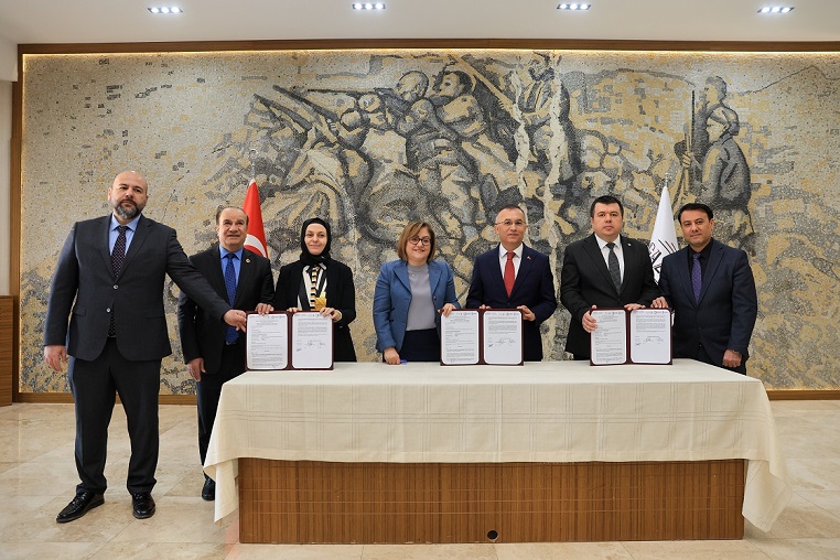 BÜYÜKŞEHİR “SAĞLIKLI YAŞAM, BAĞIMLILIKLA MÜCADELE VE İZLEME MERKEZİ” PROTOKOLÜNÜ İMZALADI   