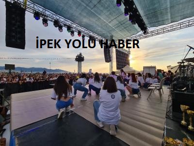 İzmir Uluslararası Gençlik ve Dans Festivali renkli görüntülere sahne oldu