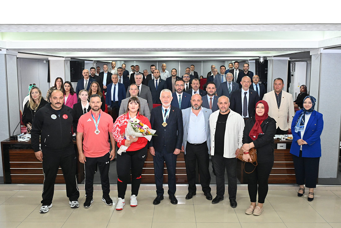 Başkan Başdeğirmen: Fatmagül’ün başarısı Isparta’mızın gururu
