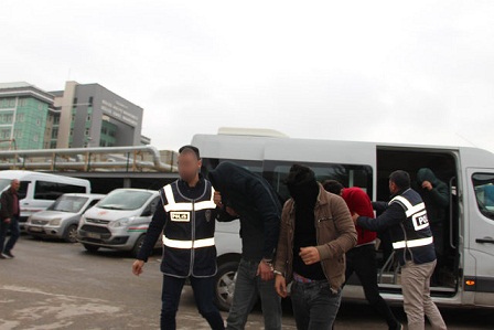 Gaziantep'te Eve Kumar Baskınında 93 Kişi Yakalandı
