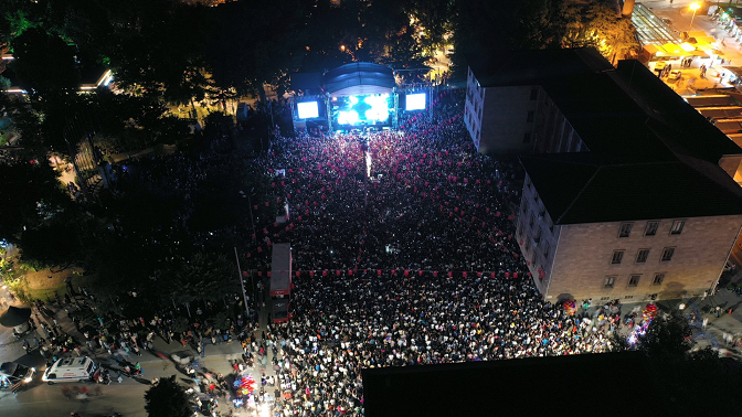 15 Temmuz Cumhuriyet ve Demokrasi Meydanı  tarihinin en kalabalık konserine tanıklık etti