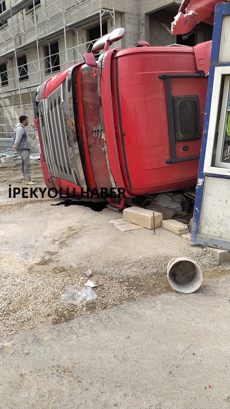 Gaziantep Şahinbey ilçesi Bülbül zade mahallesi harfiyat komyunu devrildi simdi  kazada ölü ve yaralı yok